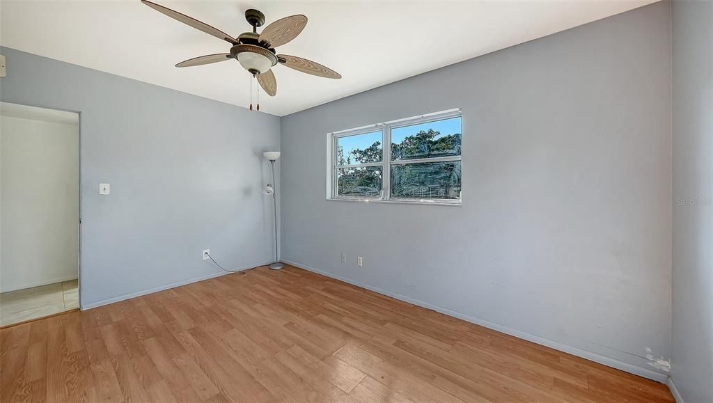 合同活跃: $319,000 (3 贝兹, 1 浴室, 1290 平方英尺)