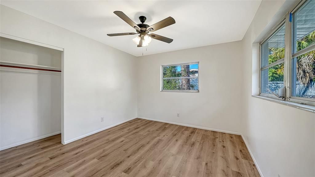 合同活跃: $319,000 (3 贝兹, 1 浴室, 1290 平方英尺)