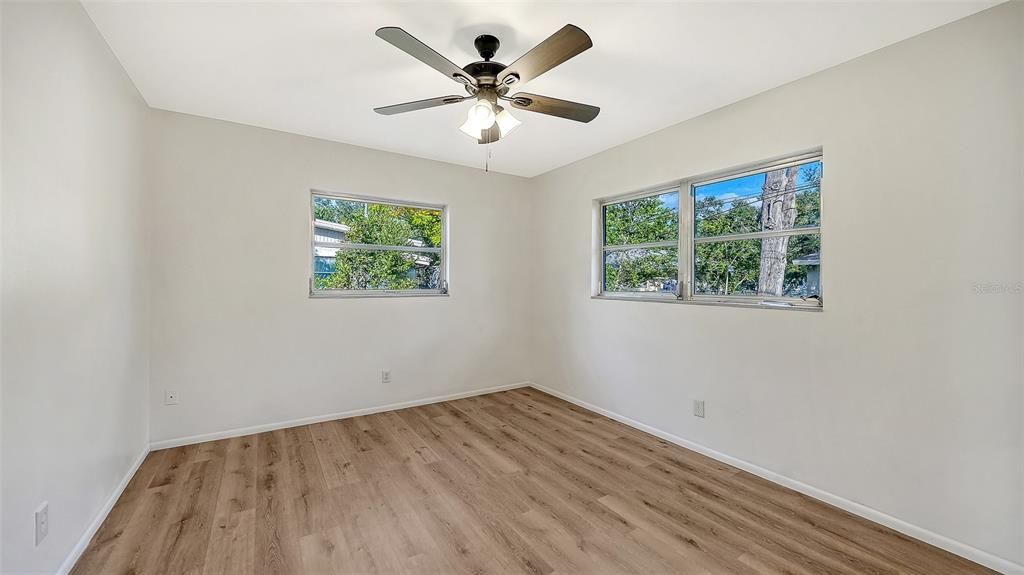 合同活跃: $319,000 (3 贝兹, 1 浴室, 1290 平方英尺)