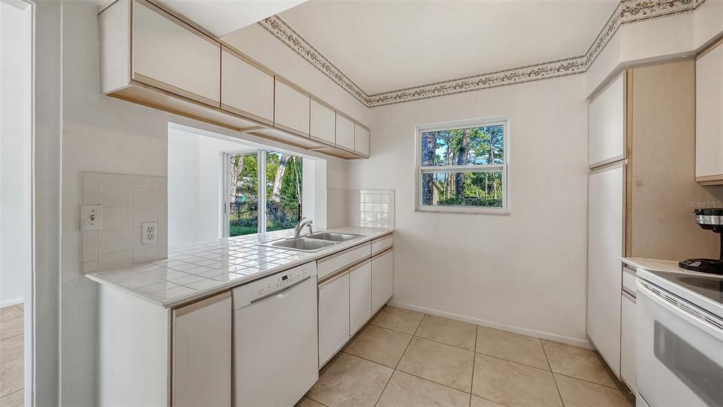 合同活跃: $319,000 (3 贝兹, 1 浴室, 1290 平方英尺)