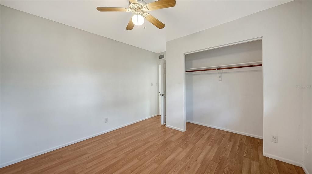 合同活跃: $319,000 (3 贝兹, 1 浴室, 1290 平方英尺)