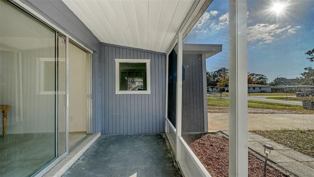 合同活跃: $319,000 (3 贝兹, 1 浴室, 1290 平方英尺)