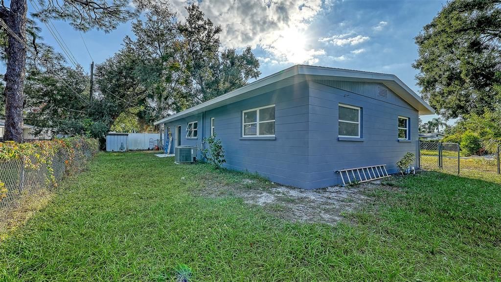 合同活跃: $319,000 (3 贝兹, 1 浴室, 1290 平方英尺)