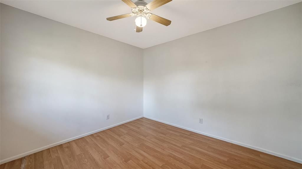 合同活跃: $319,000 (3 贝兹, 1 浴室, 1290 平方英尺)