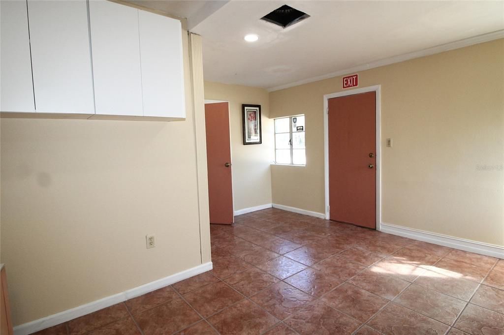 待售: $35,940 (0 贝兹, 0 浴室, 864 平方英尺)