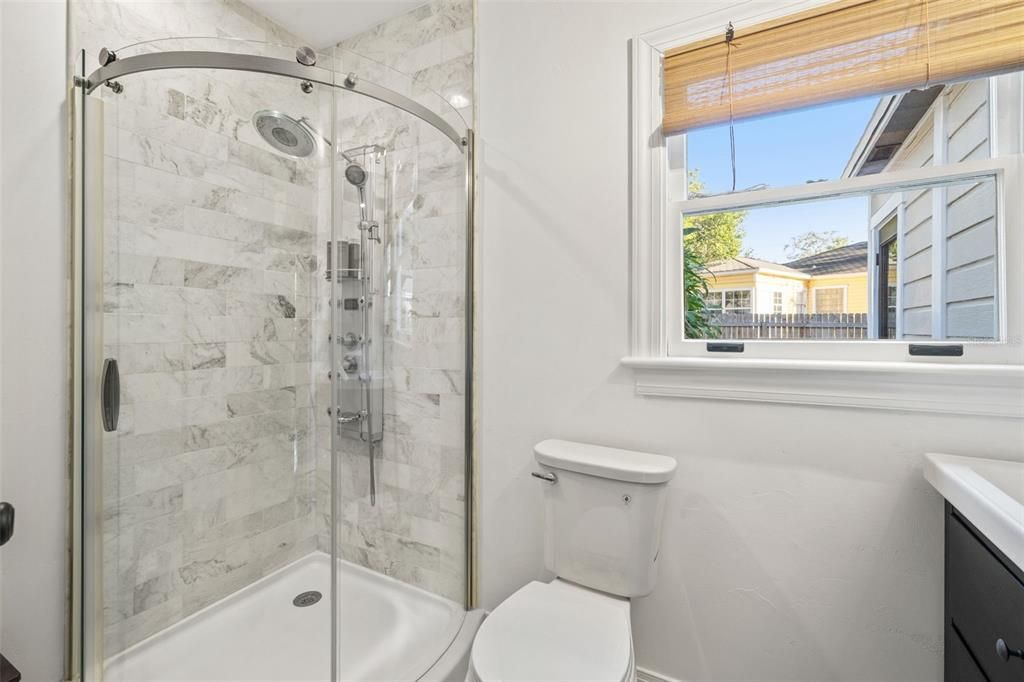 Active With Contract: $460,000 (2 beds, 1 baths, 868 Square Feet)