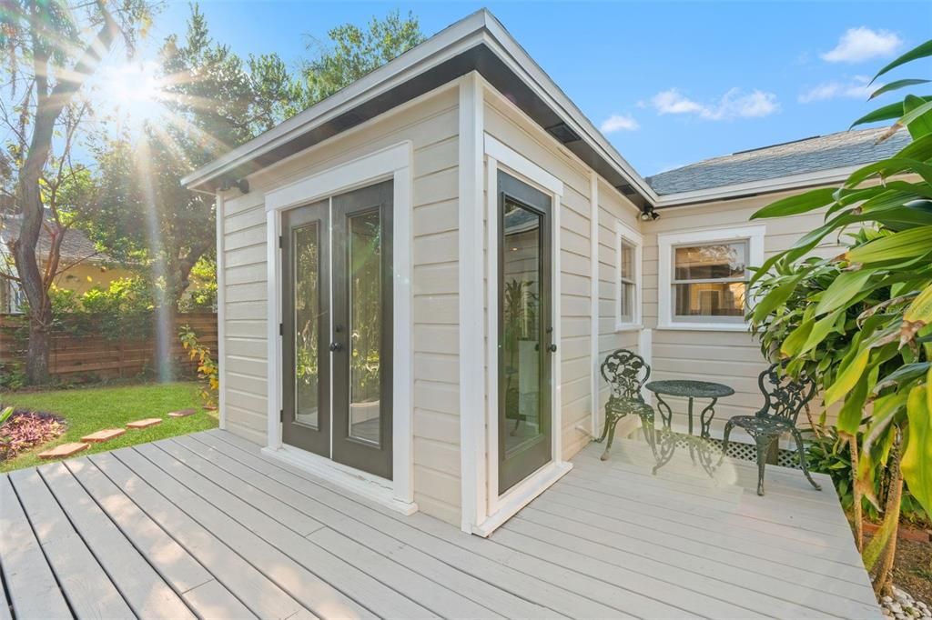 Active With Contract: $460,000 (2 beds, 1 baths, 868 Square Feet)