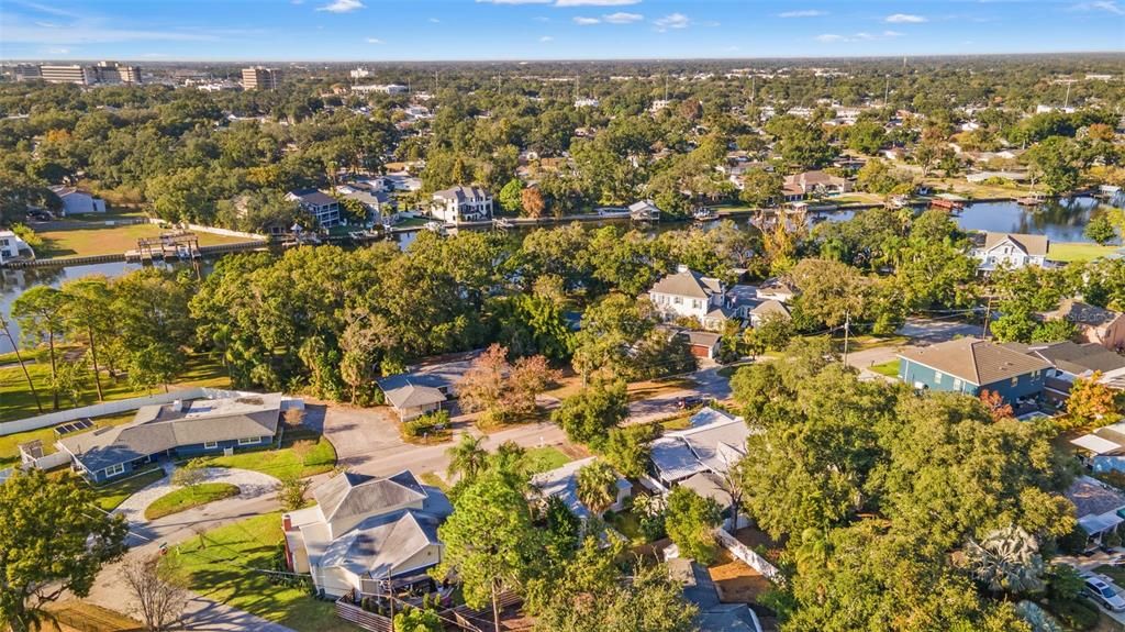 Active With Contract: $460,000 (2 beds, 1 baths, 868 Square Feet)