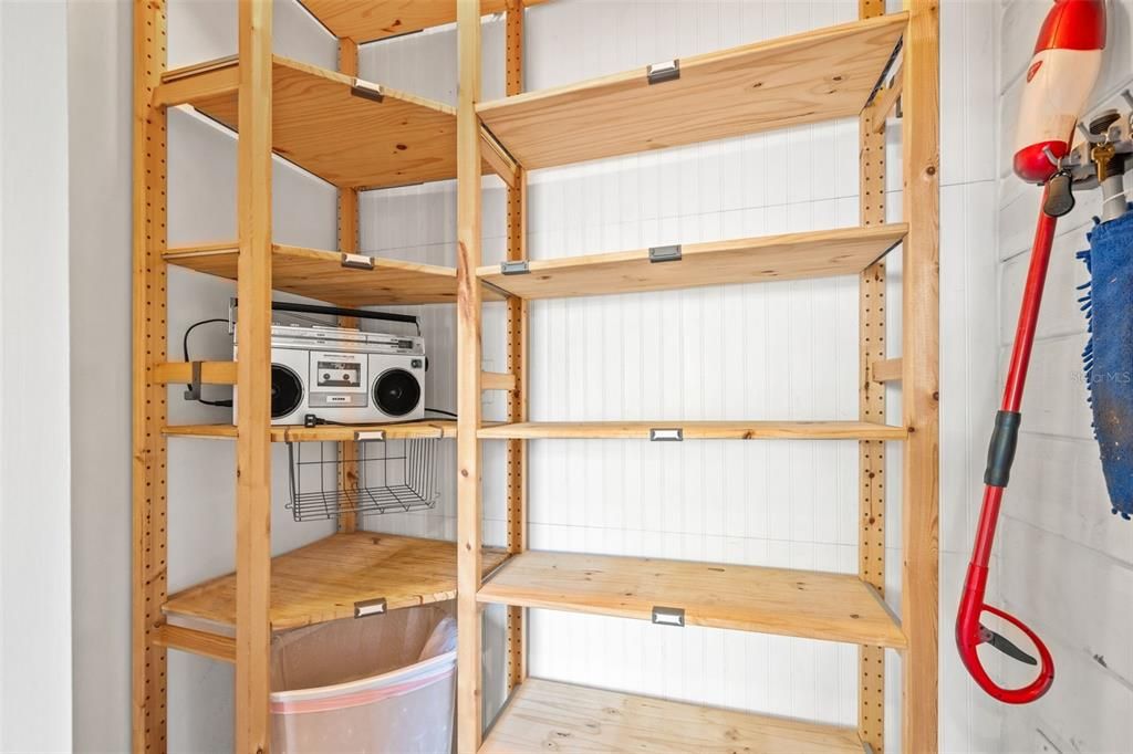 Active With Contract: $460,000 (2 beds, 1 baths, 868 Square Feet)