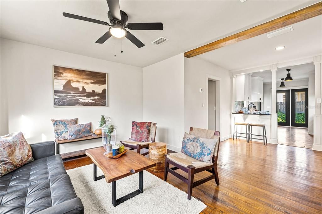 Active With Contract: $460,000 (2 beds, 1 baths, 868 Square Feet)