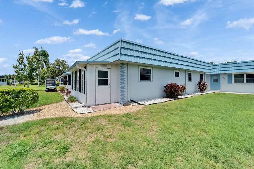 For Rent: $1,750 (2 beds, 2 baths, 960 Square Feet)