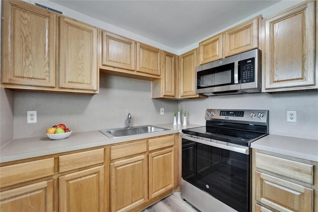 For Rent: $1,750 (2 beds, 2 baths, 960 Square Feet)