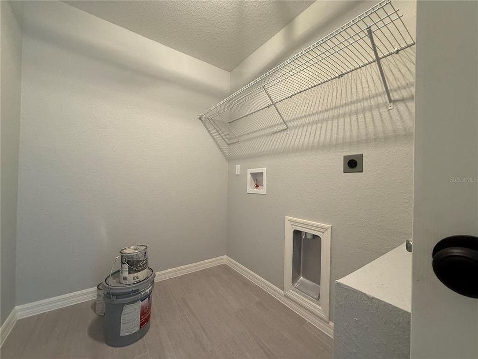 Active With Contract: $248,900 (3 beds, 2 baths, 1380 Square Feet)