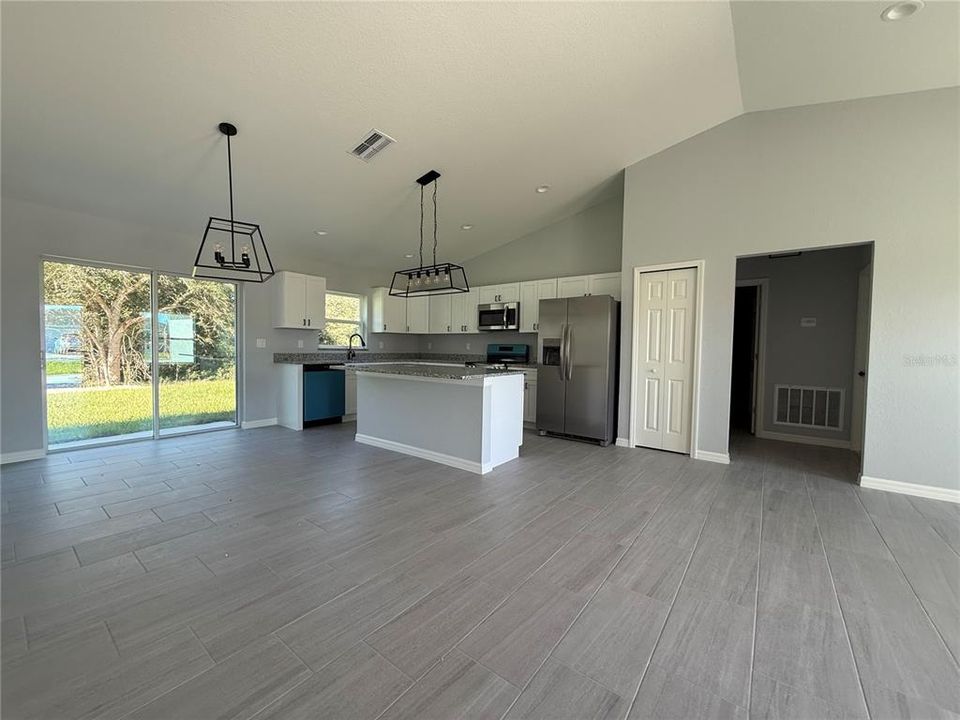 Active With Contract: $248,900 (3 beds, 2 baths, 1380 Square Feet)