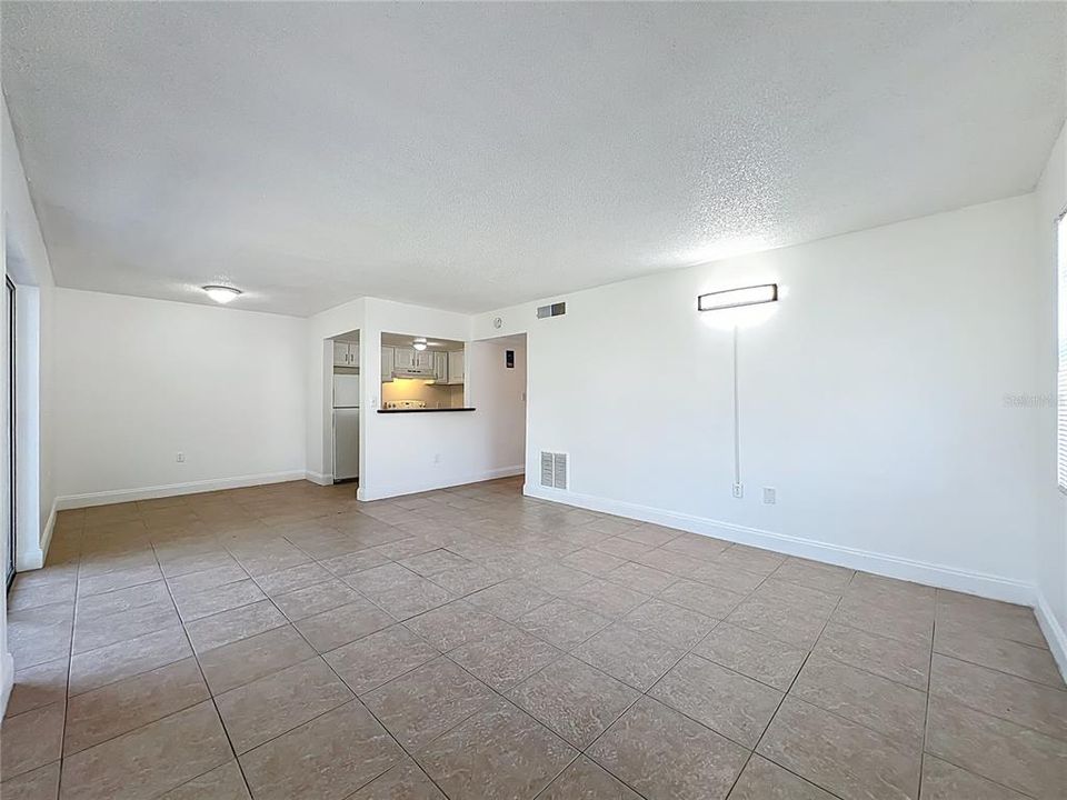 For Rent: $1,400 (2 beds, 1 baths, 850 Square Feet)