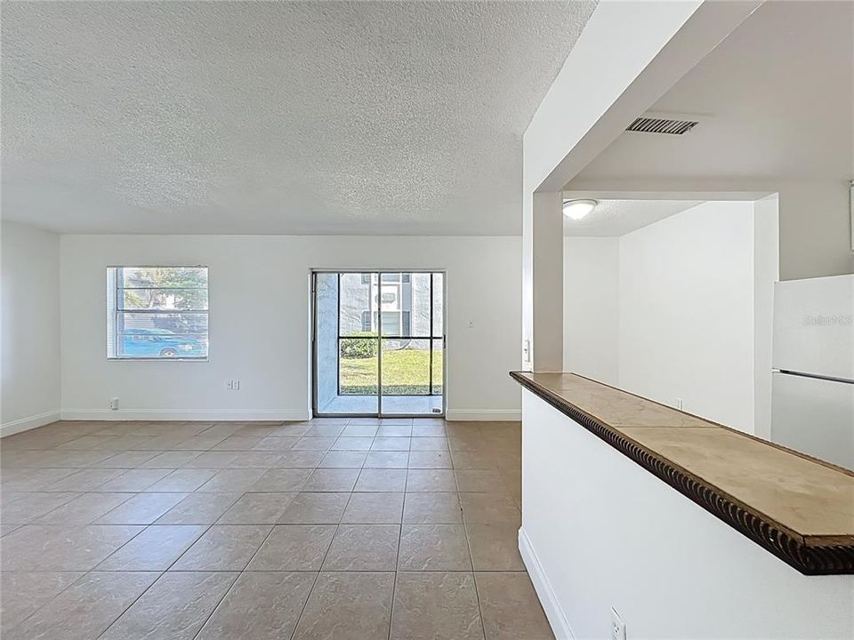 For Rent: $1,400 (2 beds, 1 baths, 850 Square Feet)