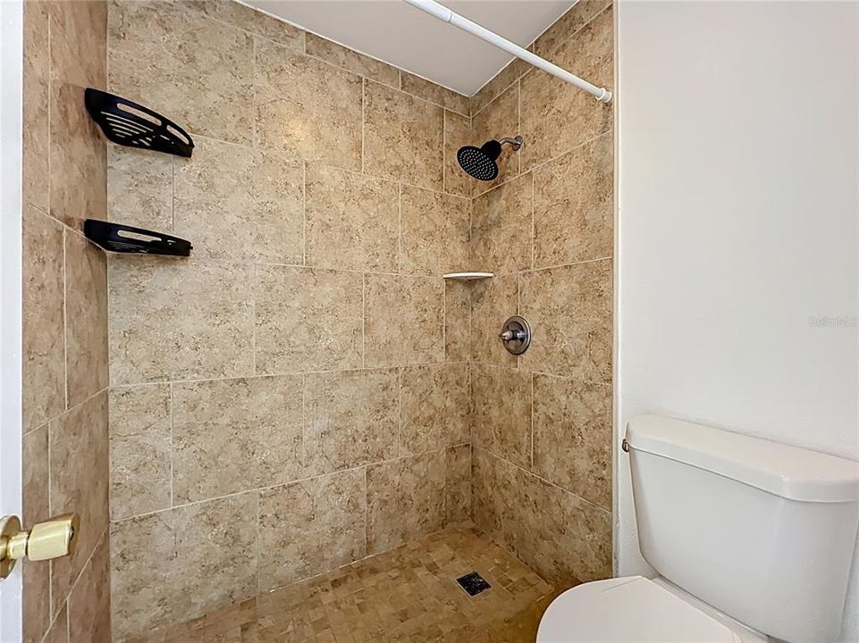 For Rent: $1,400 (2 beds, 1 baths, 850 Square Feet)