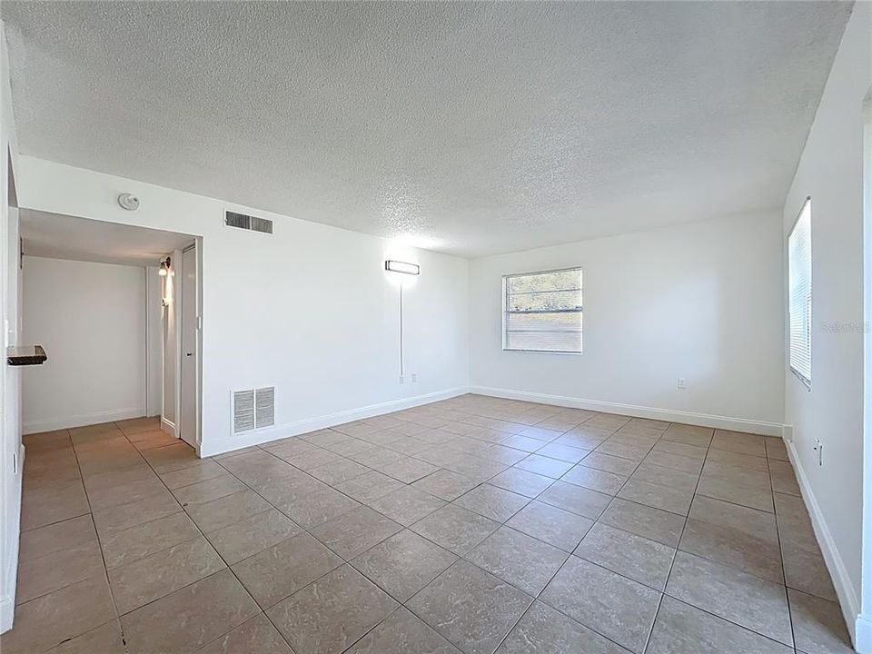 For Rent: $1,400 (2 beds, 1 baths, 850 Square Feet)