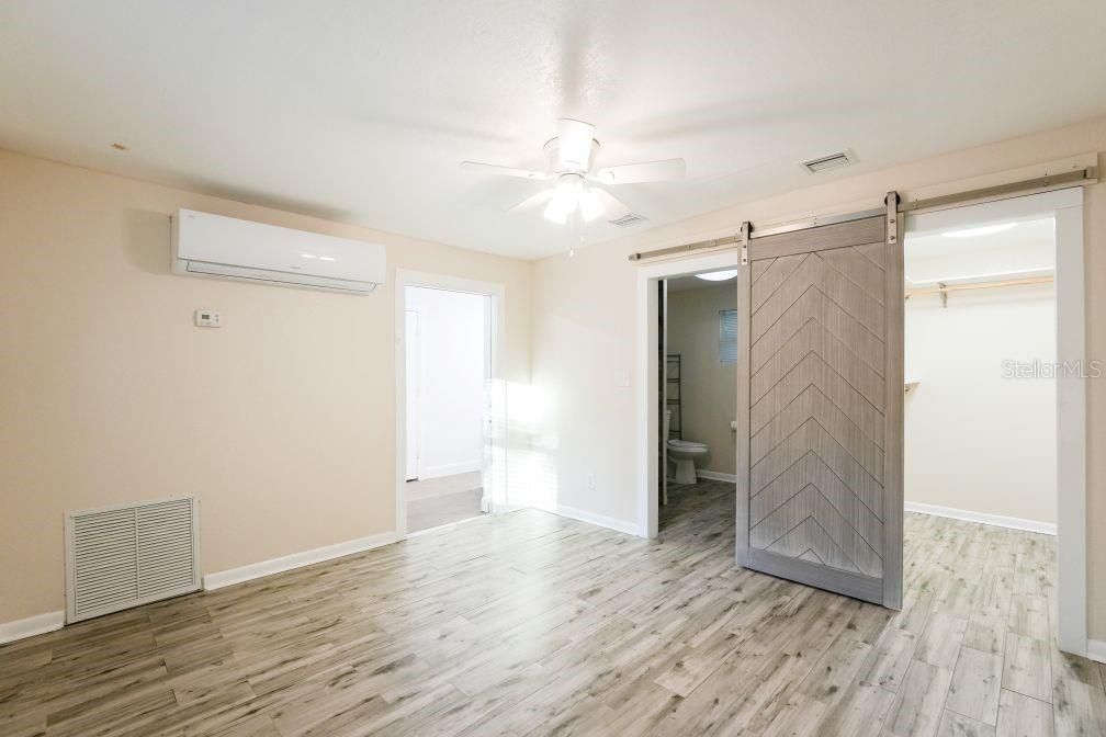 For Rent: $1,200 (1 beds, 1 baths, 920 Square Feet)