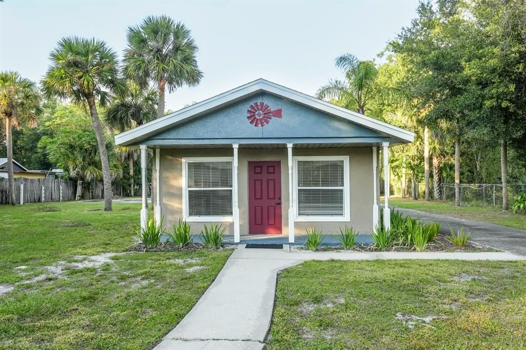 For Rent: $1,200 (1 beds, 1 baths, 920 Square Feet)