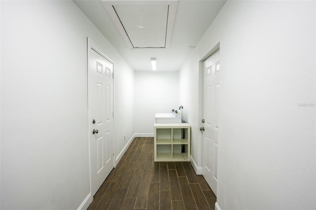 For Rent: $1,200 (1 beds, 1 baths, 920 Square Feet)