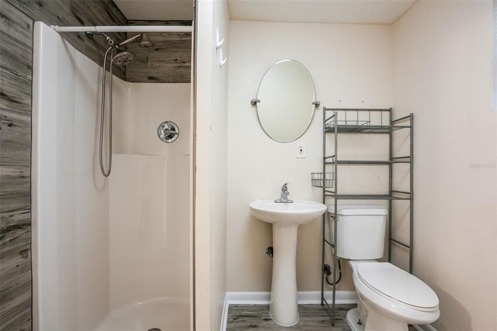 For Rent: $1,200 (1 beds, 1 baths, 920 Square Feet)