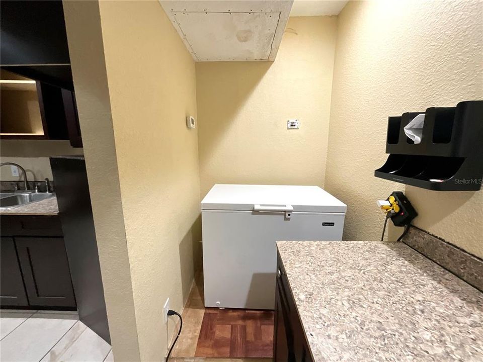 待售: $429,000 (0 贝兹, 0 浴室, 4268 平方英尺)