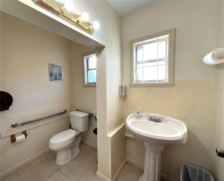 待售: $429,000 (0 贝兹, 0 浴室, 4268 平方英尺)