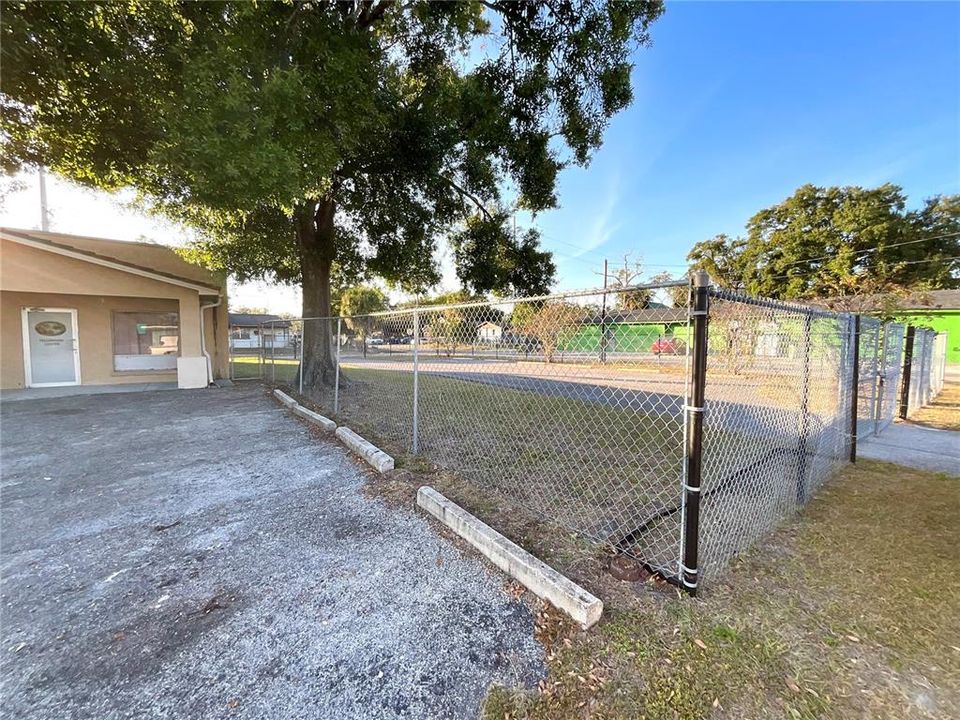 待售: $429,000 (0 贝兹, 0 浴室, 4268 平方英尺)