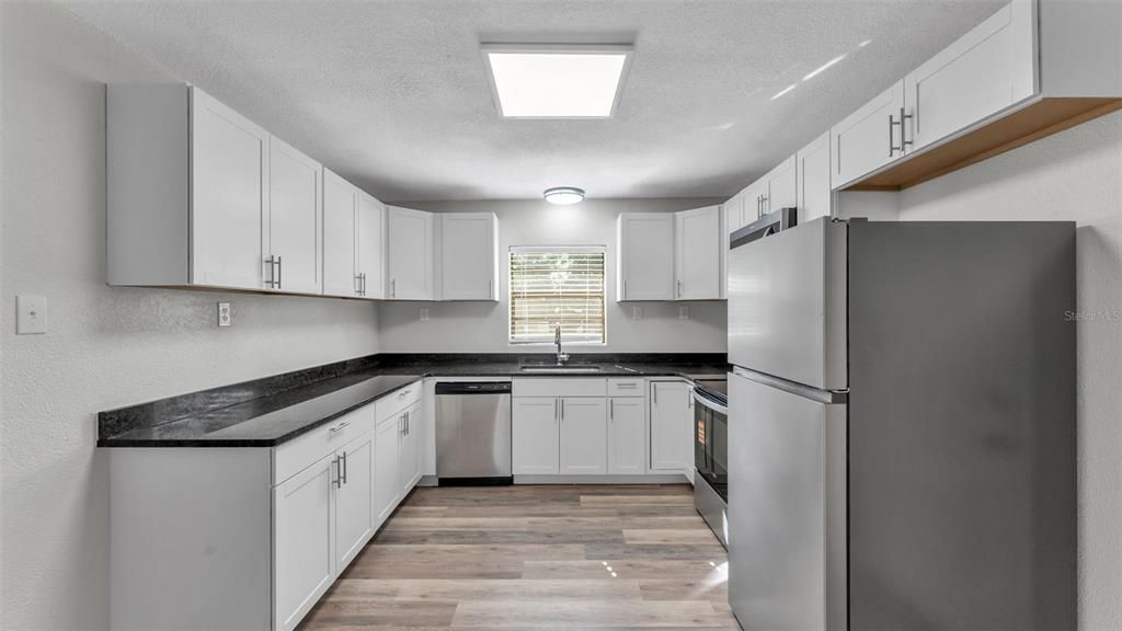 Activo con contrato: $224,900 (3 camas, 1 baños, 1026 Pies cuadrados)