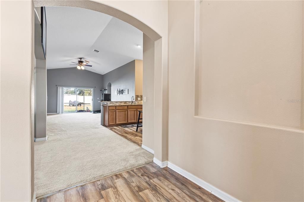 En Renta: $2,300 (4 camas, 3 baños, 1930 Pies cuadrados)