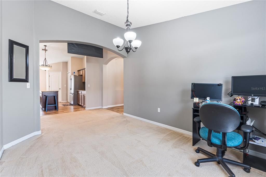 En Renta: $2,300 (4 camas, 3 baños, 1930 Pies cuadrados)