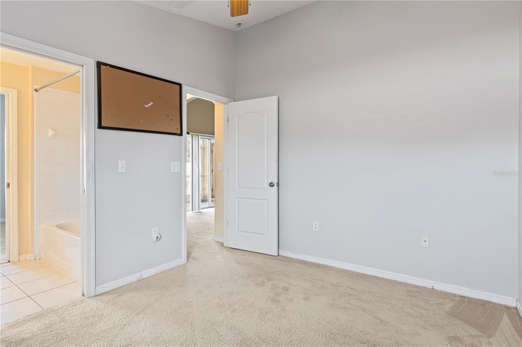 En Renta: $2,300 (4 camas, 3 baños, 1930 Pies cuadrados)