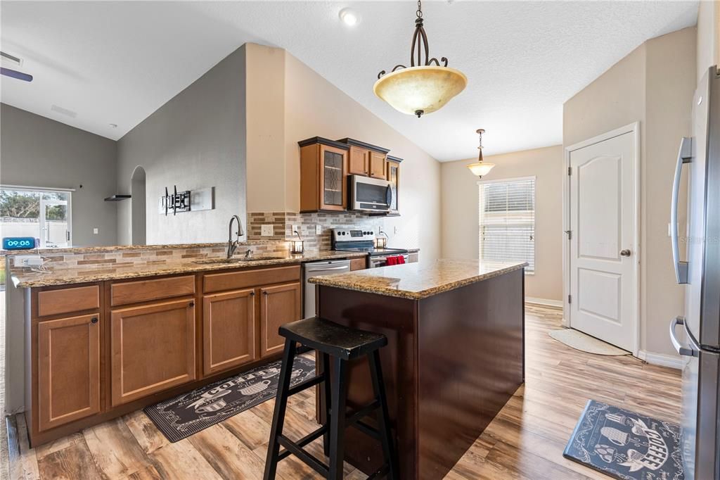 En Renta: $2,300 (4 camas, 3 baños, 1930 Pies cuadrados)