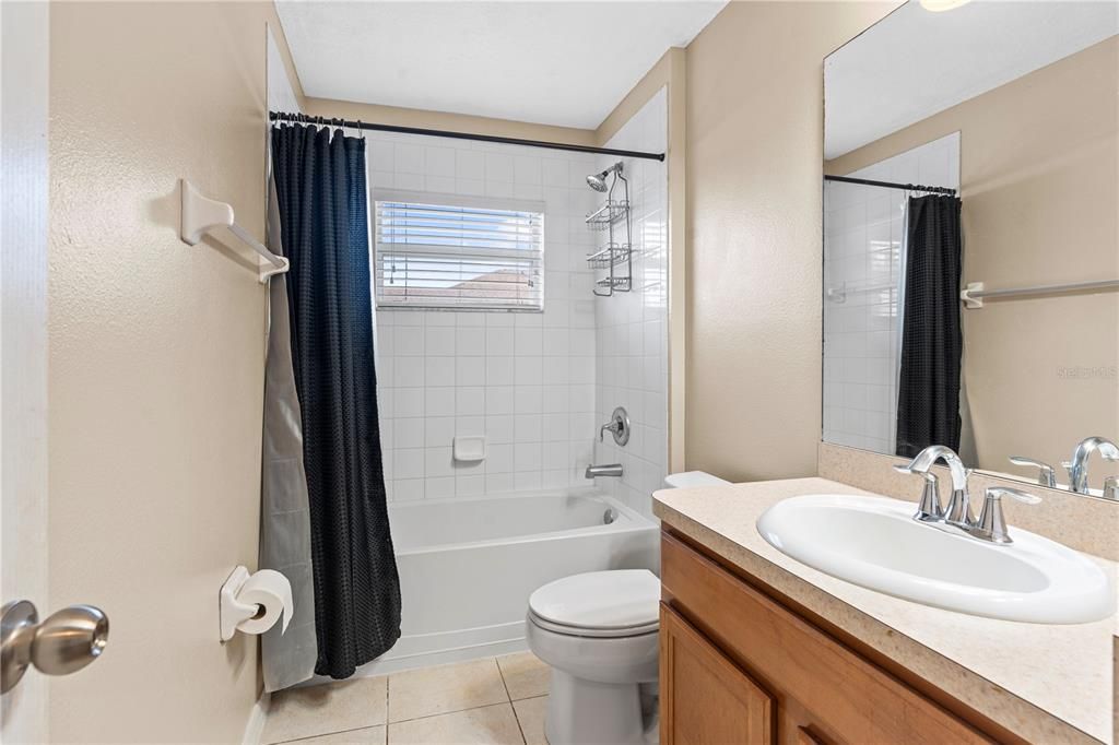 En Renta: $2,300 (4 camas, 3 baños, 1930 Pies cuadrados)