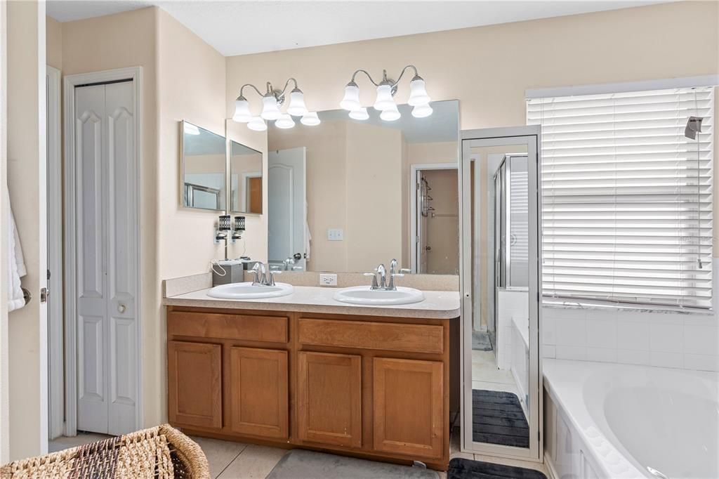 En Renta: $2,300 (4 camas, 3 baños, 1930 Pies cuadrados)