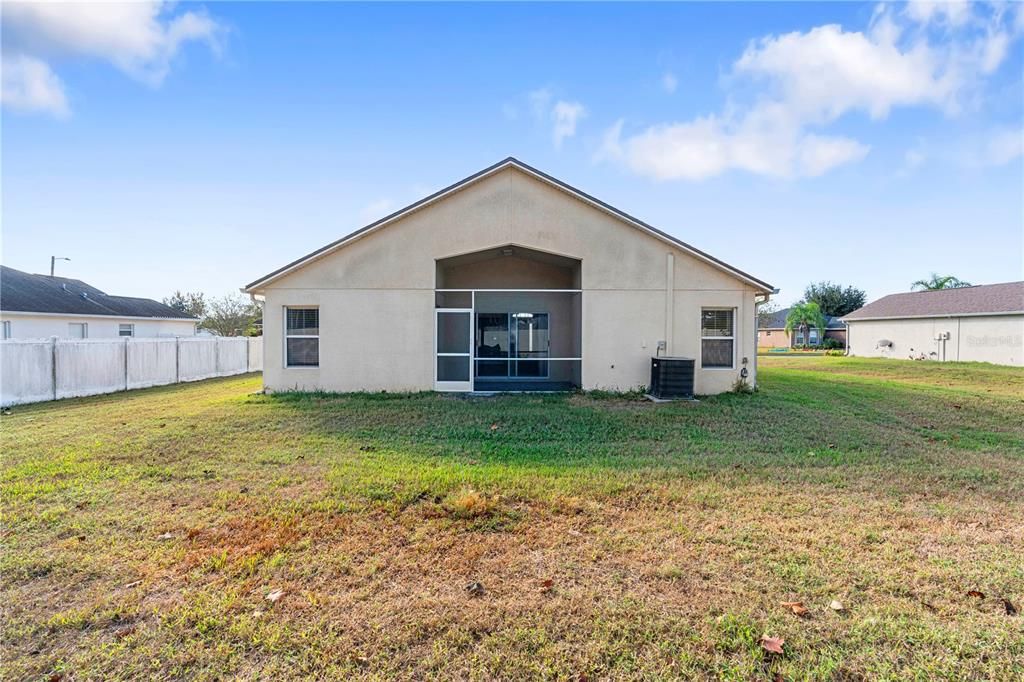 En Renta: $2,300 (4 camas, 3 baños, 1930 Pies cuadrados)