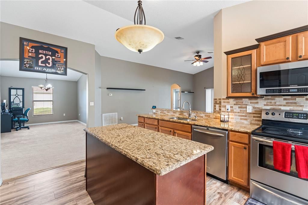 En Renta: $2,300 (4 camas, 3 baños, 1930 Pies cuadrados)