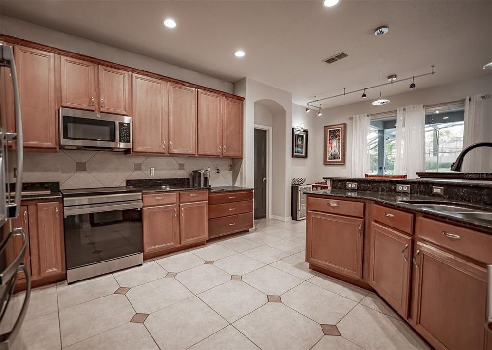 For Sale: $725,000 (6 beds, 3 baths, 3438 Square Feet)