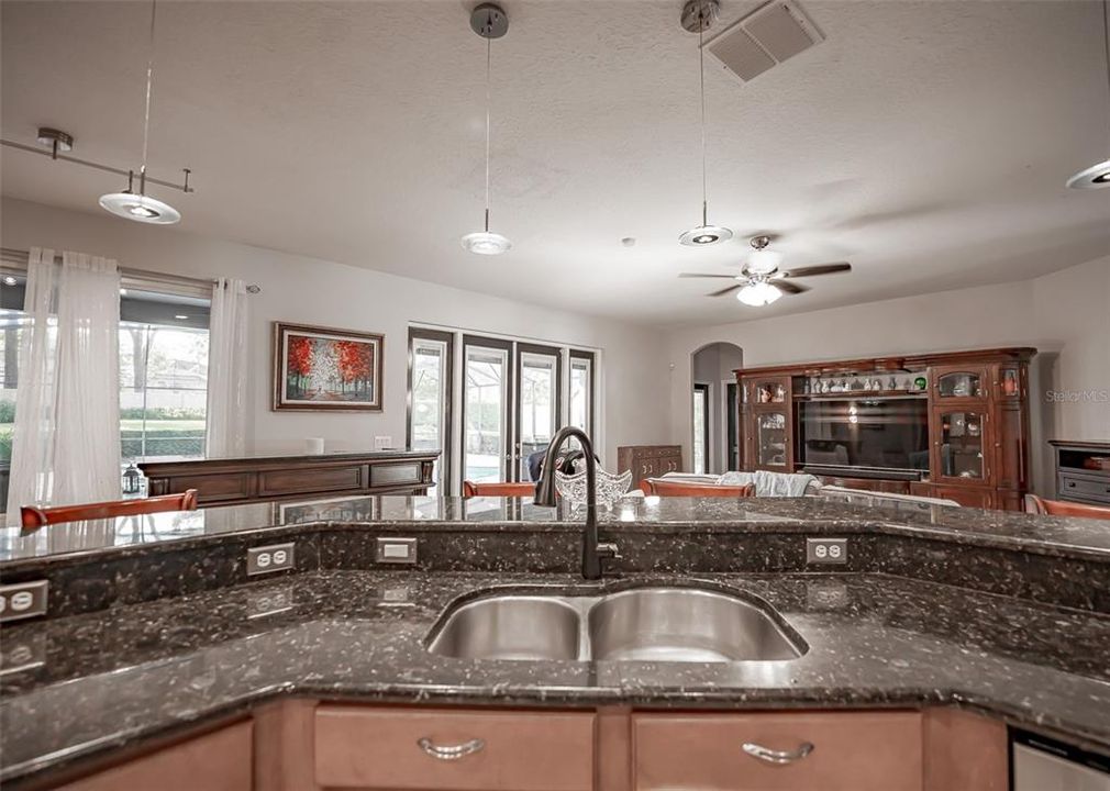 For Sale: $725,000 (6 beds, 3 baths, 3438 Square Feet)