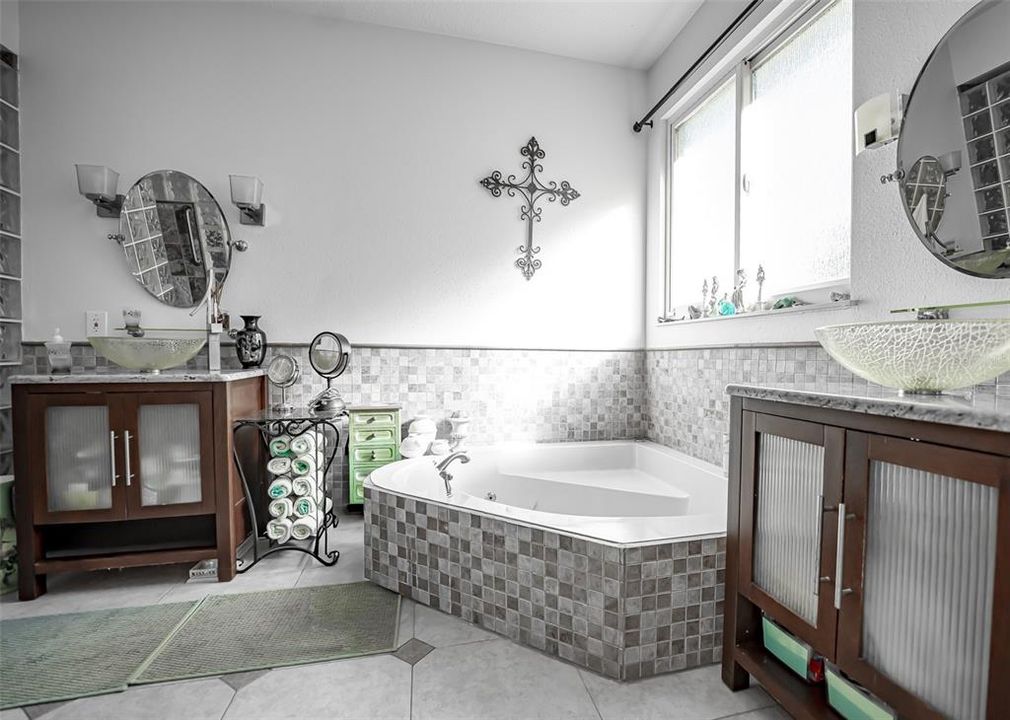 For Sale: $725,000 (6 beds, 3 baths, 3438 Square Feet)