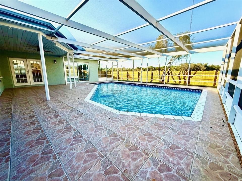 For Sale: $389,900 (3 beds, 2 baths, 2195 Square Feet)