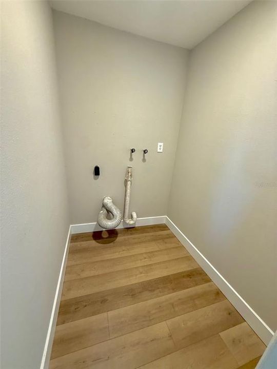 For Sale: $389,900 (3 beds, 2 baths, 2195 Square Feet)