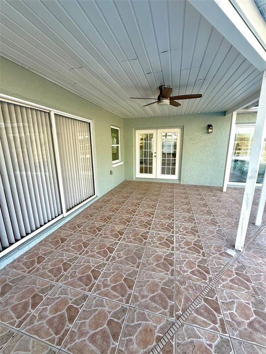 For Sale: $389,900 (3 beds, 2 baths, 2195 Square Feet)