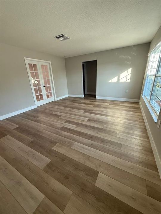 For Sale: $389,900 (3 beds, 2 baths, 2195 Square Feet)