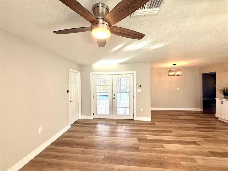 For Sale: $389,900 (3 beds, 2 baths, 2195 Square Feet)