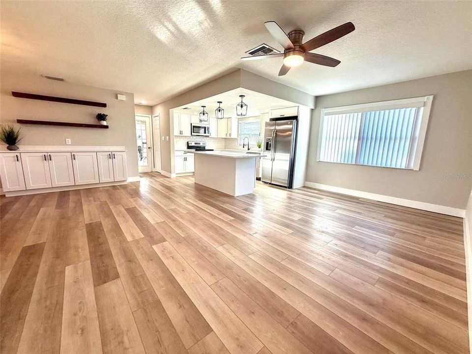 For Sale: $389,900 (3 beds, 2 baths, 2195 Square Feet)