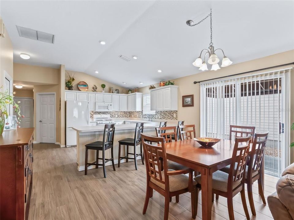 En Venta: $389,000 (3 camas, 2 baños, 1397 Pies cuadrados)