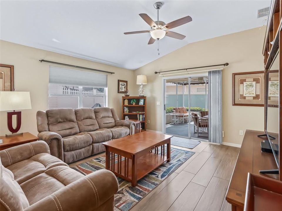 En Venta: $389,000 (3 camas, 2 baños, 1397 Pies cuadrados)