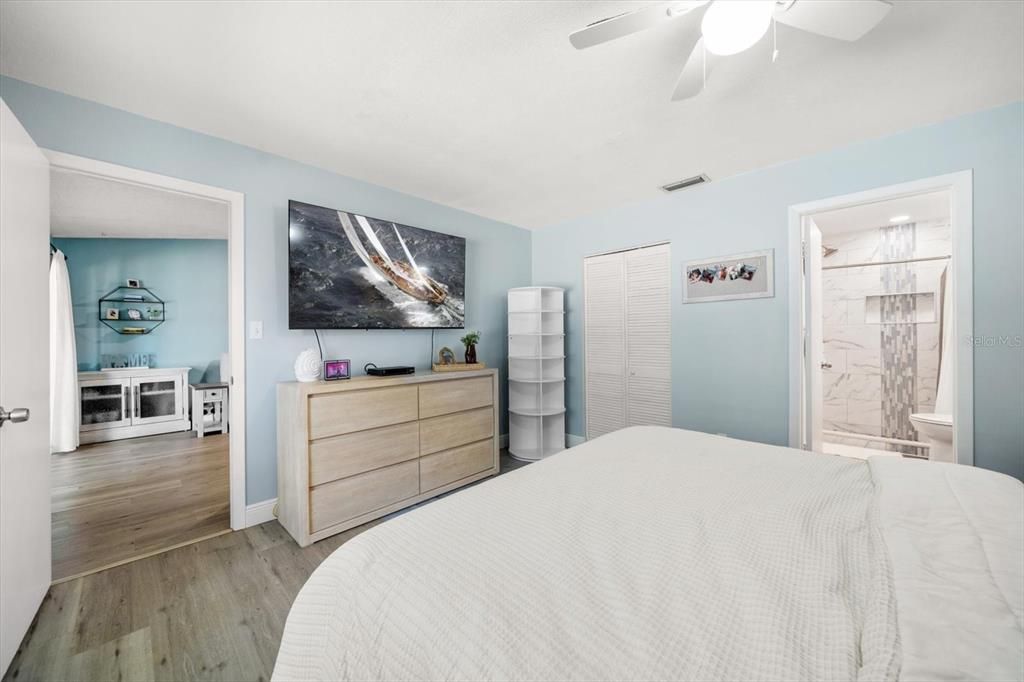 待售: $225,000 (2 贝兹, 2 浴室, 1020 平方英尺)